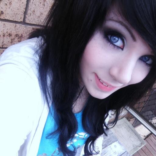 Emo pero muy dulce ;), Japón? Mi sueño. Si me tratan bien? La mas dulce del mundo, si me tratan mal? La mas hija de puta. Mixer*.*