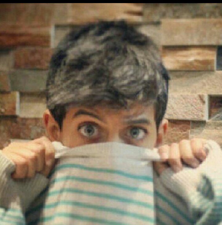 ‏‏‏ليس كل ما اكتبهہ اعيشهہ و لكن هنآك نصوص كأنها معزوفات يرفض عقلي ان يتجاهلهاَ ♥