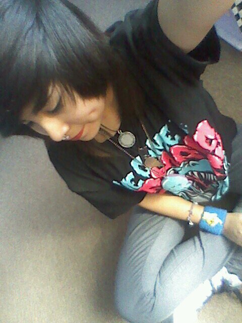 14Years Old I Like bands.Also Makeup Follow And I''ll Follow Back....