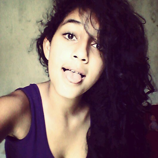 Cheia de bobagem na cabeça. Porém minhas ações falam outra coisa! #SeguiEu #SigoDeVolta