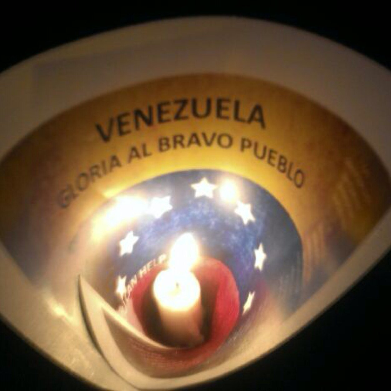 #SOSVenezuela / No confundas mi personalidad con mi actitud; mi personalidad es quién soy, mi actitud depende quién seas tú. Mi posicion politica SOY VENEZOLANA