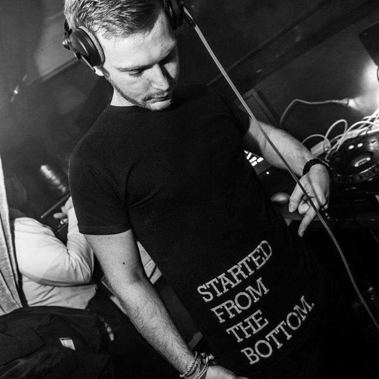Progressive/Electro/Deep/Tech House DJ ...Inbox me for any bookings and look me up on http://t.co/I9YKioAuDr Sponsored by @dirtiz & @silleeclothing