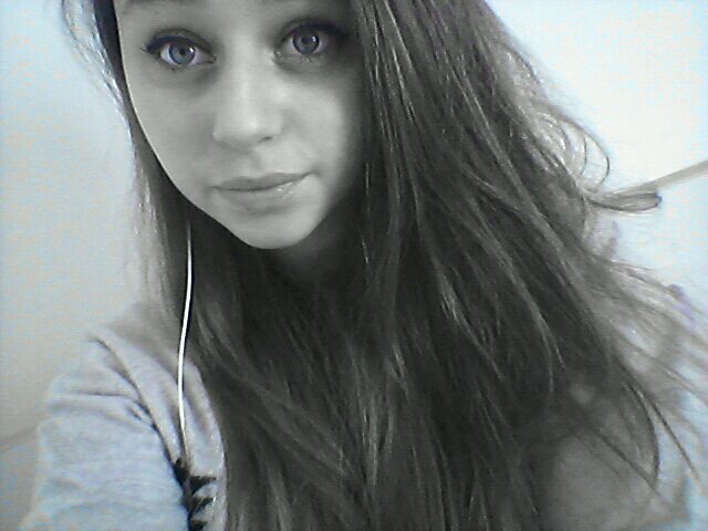 ♥ Je n'aime ni les américaines, ni les anglaises. Je me marierai avec une française parce que j'aime la France.  - Niall Horan ♥