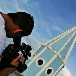 Chiquinquireño,Músico, Fotógrafo, Camarógrafo, Editor y Redactor Deportivo. Fanático del Real Madrid y Águilas del Zulia.