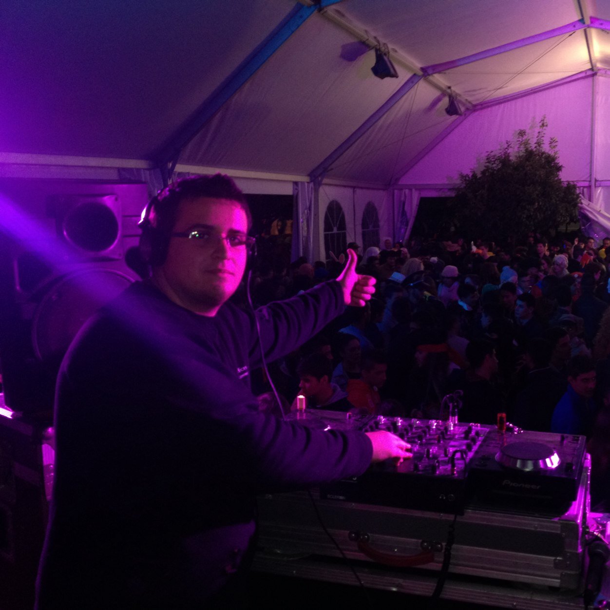 Amante de la musica, aficcionado al mundo de DisJockey. Adoro el genero:mashup,electrónica y panchangueo. Técnico de sonido e iluminación.