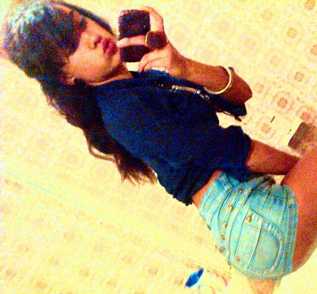 Miley Cyrus, Selena Gómez,One Direction, Wiz Khalifa, Swan Fyahbwoy, Romeo Santos, Nach, Nicki Minaj, si te gusta alguno siigueme no te aburriras con mis twetts