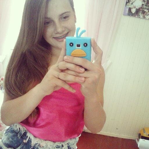 Sonhar,viver e todo dia agradecer (8'                                          Baixinha, gremista, 16 anos...