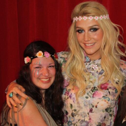 09-07-2013 best day of my life! I met Kesha. She called me beautiful and says she loves me, I love her! She follows me since 20-05-2014. ♥