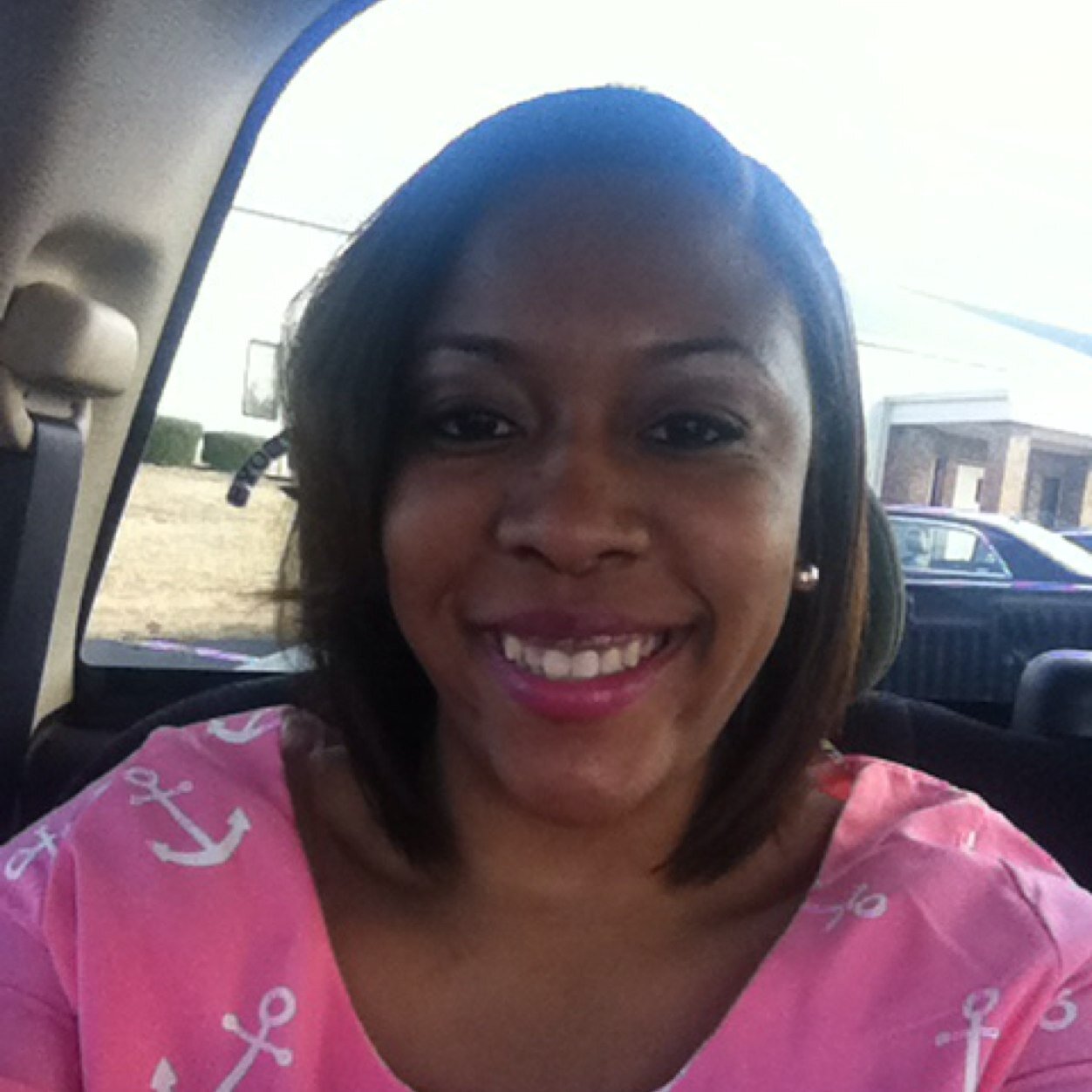 attends Limestone College, cheerleader, #TEAMPISCES, #TEAMFOLLOWBACK, follow me on instagram: niqees_world !