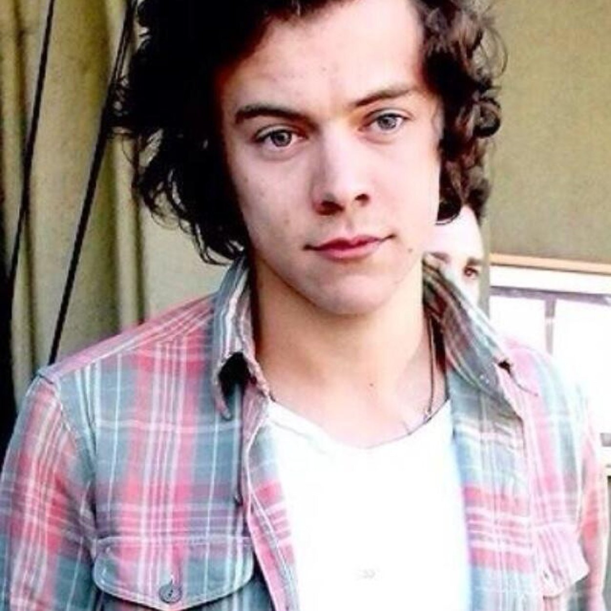 Please follow @strawzarrypie instead of me. Thaaaaaaaaannnkks. xx