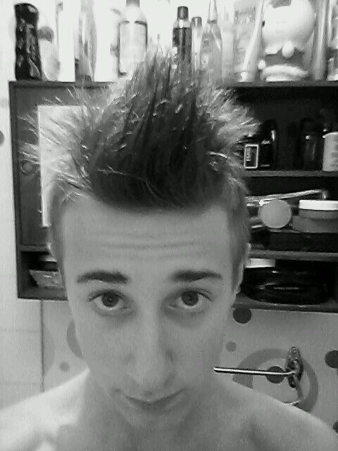 bosslinux's profile picture. Booba est dans le turfu alors que Rohff accélère et que La Fouine essaie encore