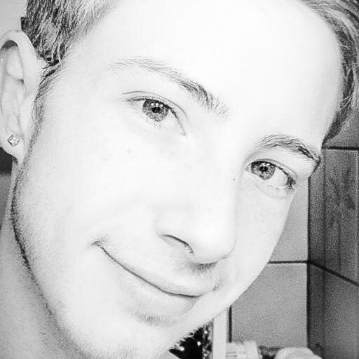 begeisterter Hobbyschriftsteller und Träumer. Wer träumt, wird die Hoffnung nie verlieren.
