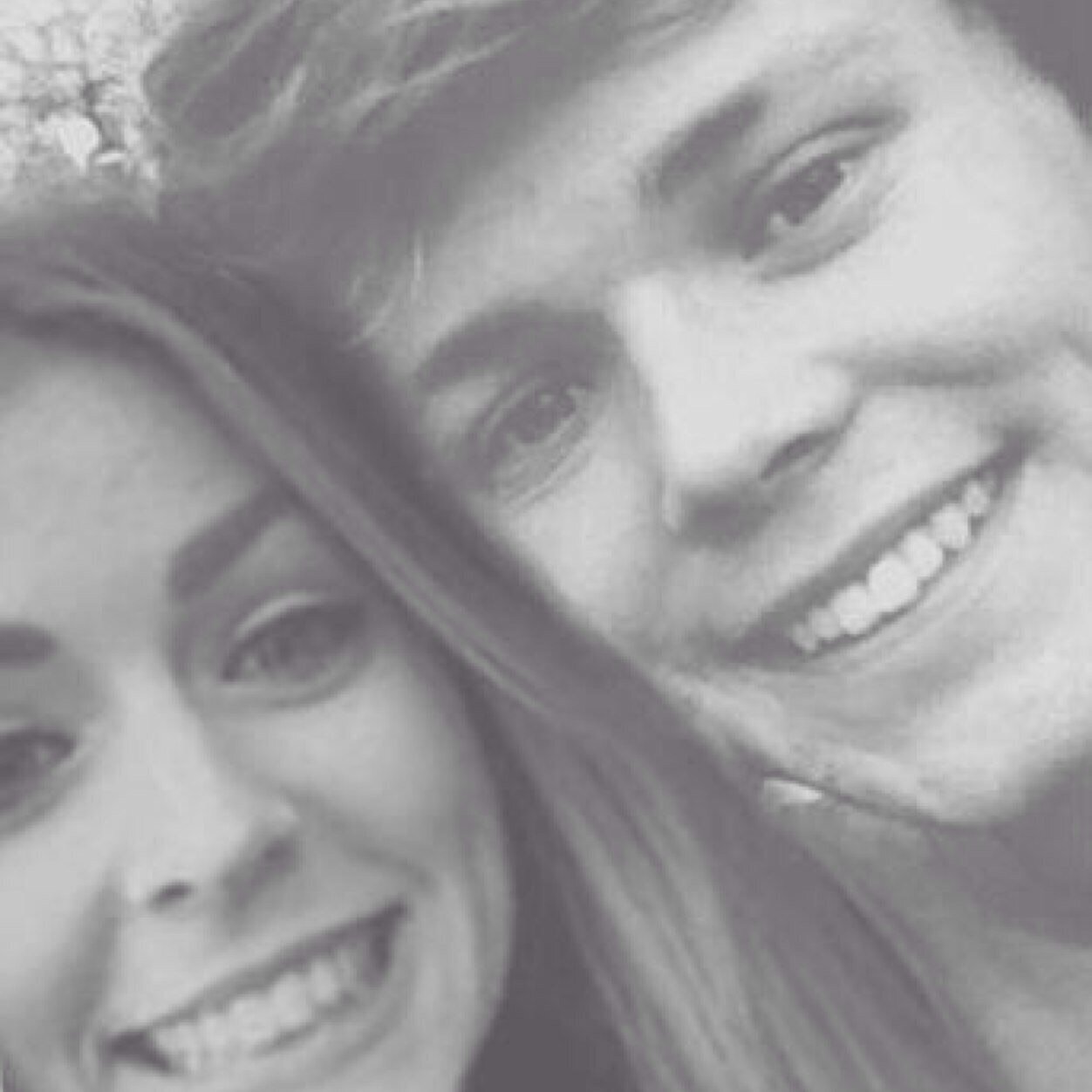 Many people get mad when 5SOS update accounts tweet something about Ashton and Gemma so here's an account for this relationship.
