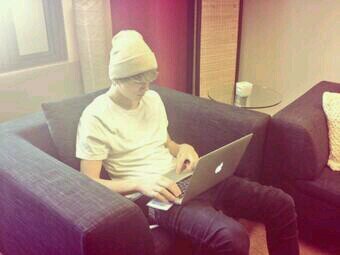 Daniel J  ♥ 16/03/14 ♥ #AlienMeerkats ♥ I was the 1512 he followed♥