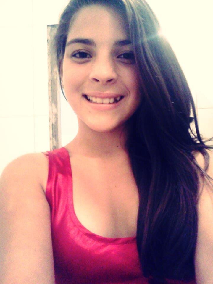 ''Eu não sou igual as outras meninas, nem tento ser. Sou mal educada, falo palavrão, sou bruta, chata, brigona, marrenta, fria e insensível. Como que nem ogra,