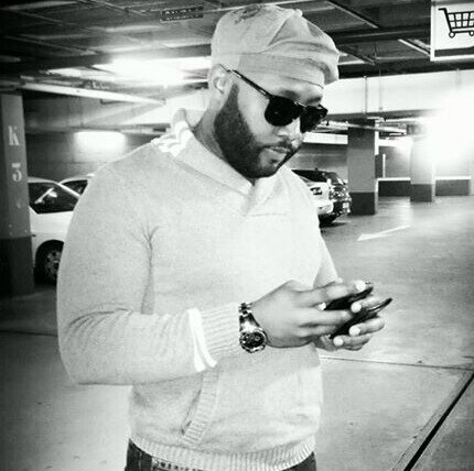 ElvisTasieobi's profile picture. 