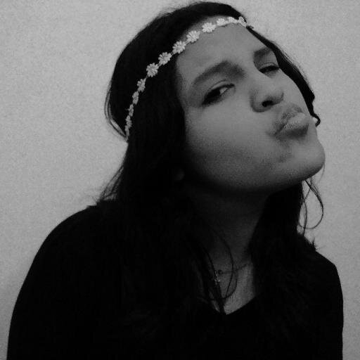 @Mileycyrus, @LanaDelRey, @HAIMtheband, @Brunomars italo-venezolana, pianista. VEGETARIANA3 Fiel amante de la música electrónica.
     Crush: @CotufasMan