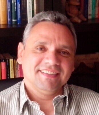 Abogado; Magíster en Derechos Humanos y DICA, especialista en Derecho Administrativo y en Derecho Penal y Criminología; docente universitario.