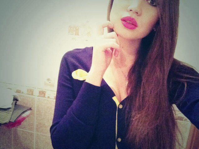 moraga_melanie's profile picture. I don't know why the fuck I have this