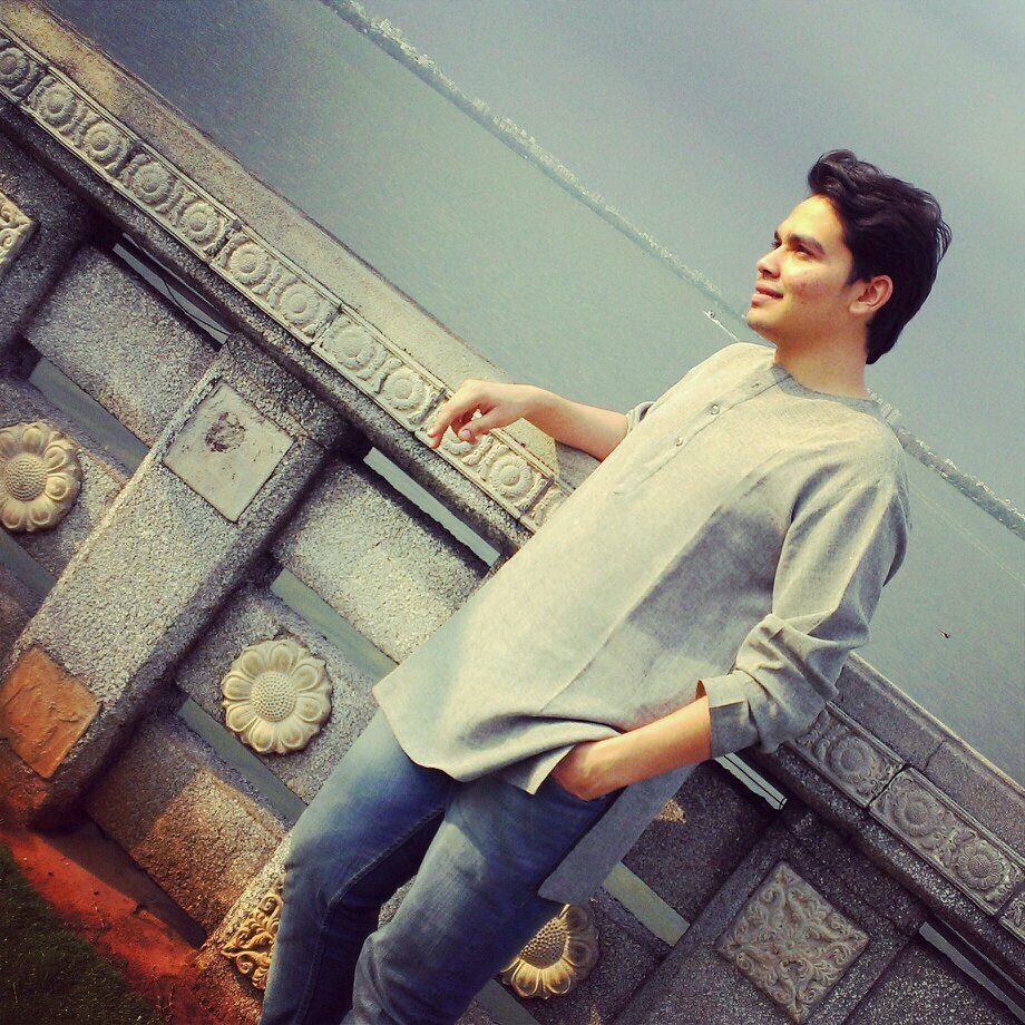 Consultant by profession, Dreamer at heart.
           Fortis Fortuna Aduvavat