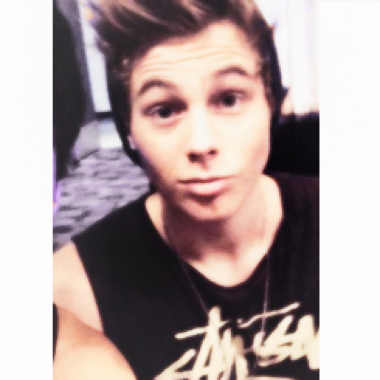 follow @twerkitmashton ily