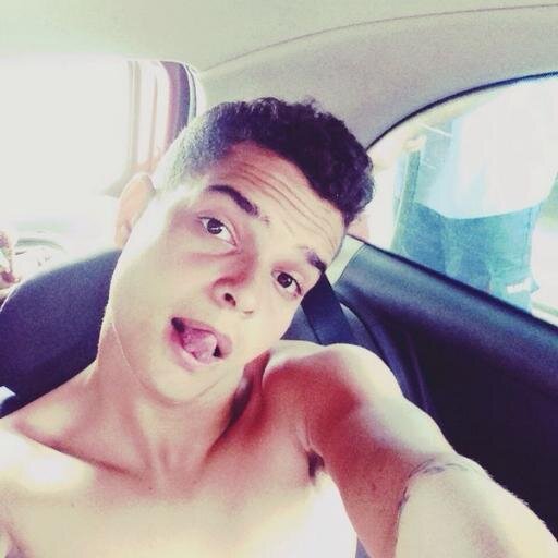 #Eu nasci pra ser feliz e não perfeito.