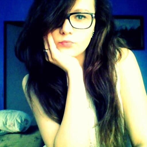 17 years old. songwriter!! I love sing ;) followed by @joannakrupa @Real_BabyLux @ROOM94 !! ;D DIRECTIONER