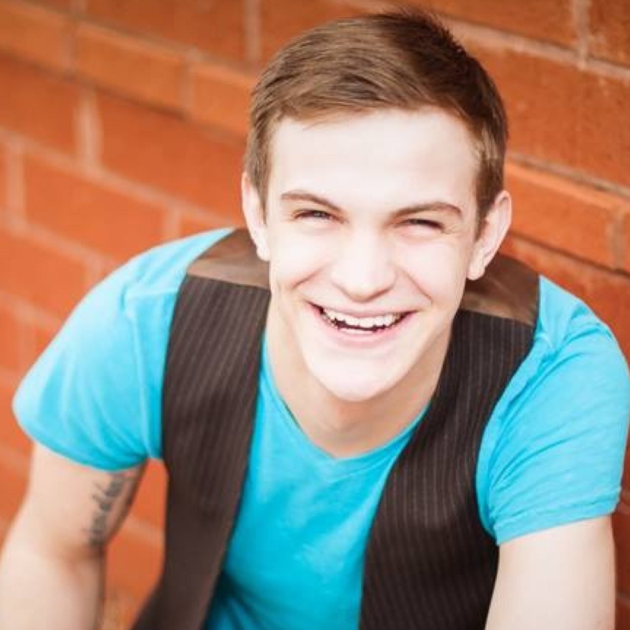 UCONN MFA candidate in Scenic and Lighting Design. Graduate of UofM. BFA in Musical Theatre and scenic design. He/His/Him