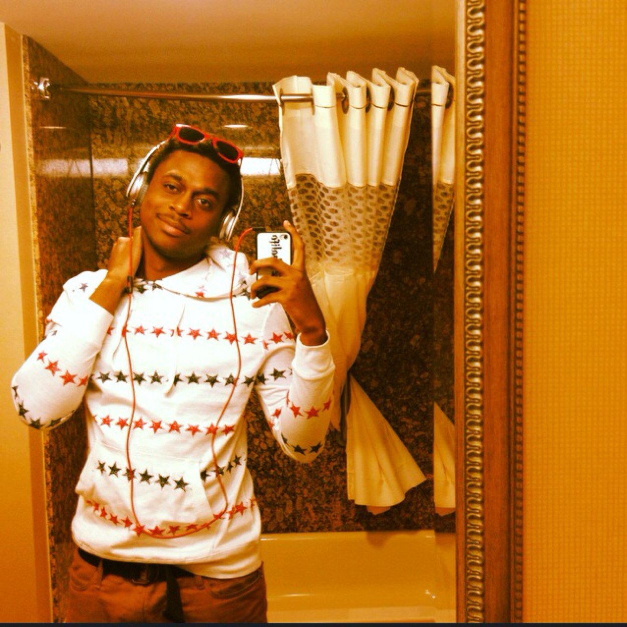 I rather chill with a bad bitch than see a bitch nigga later......nahh nigga i aint (nooooo!) nahh nigga i aint wait.
