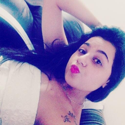 Sorria, brinque, chore, beije, ame, sinta, sonhe, grite, e, acima de tudo, viva.