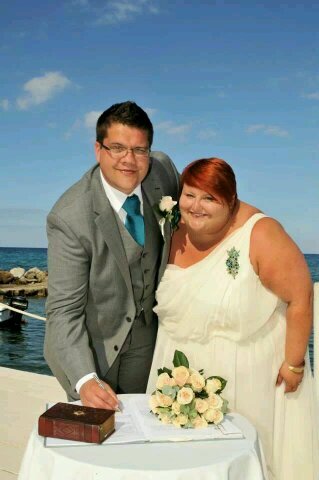 Lover of jaffa cakes. Married to @DaveNorman1979. Funky little diva. All views are my own.