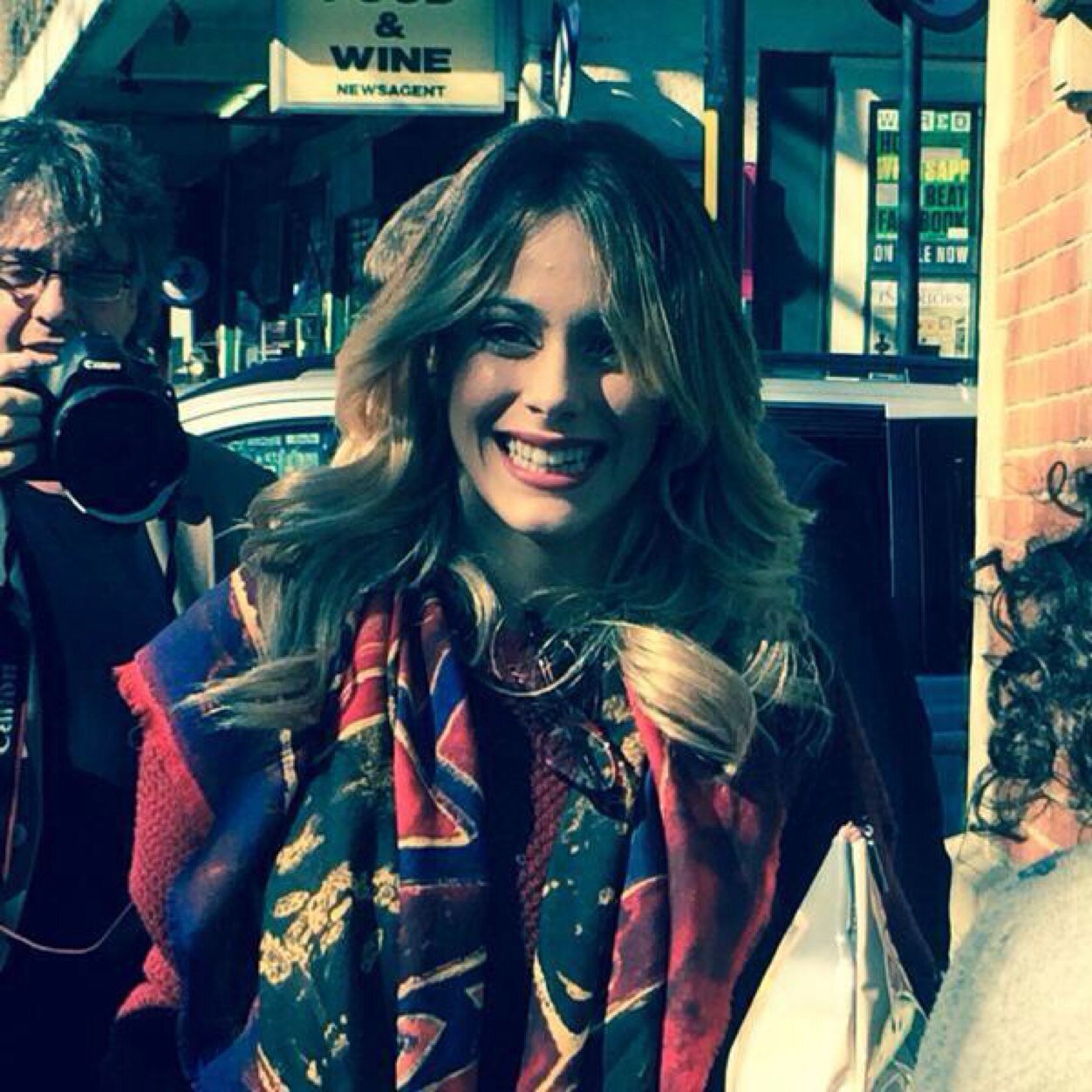 Im a regular Tinista, from the UK, i even met her on 16th March 2014 in London! I love you @TiniStoessel ! ~English~ some spanish...