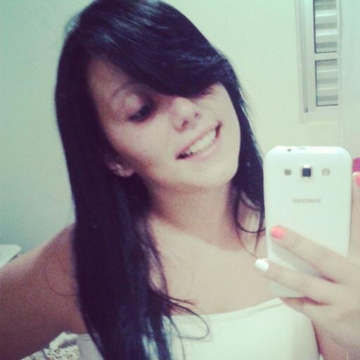 -eu sou sarcástica irônica, observadora, sincera, não puxo saco de ninguém, tenho mente mafiosa e tô pouco me fodendo sobre o que pensam de mim (: