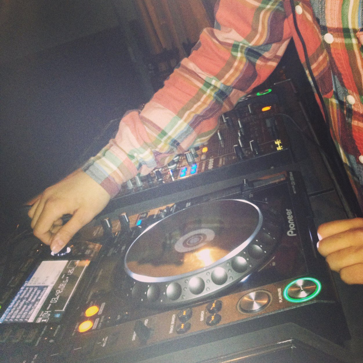 bribriweetje's profile picture. Speak English, kiss French, drive German, dress Italian, spend Arab, party Caribbean. Success on my mind and passion for music.