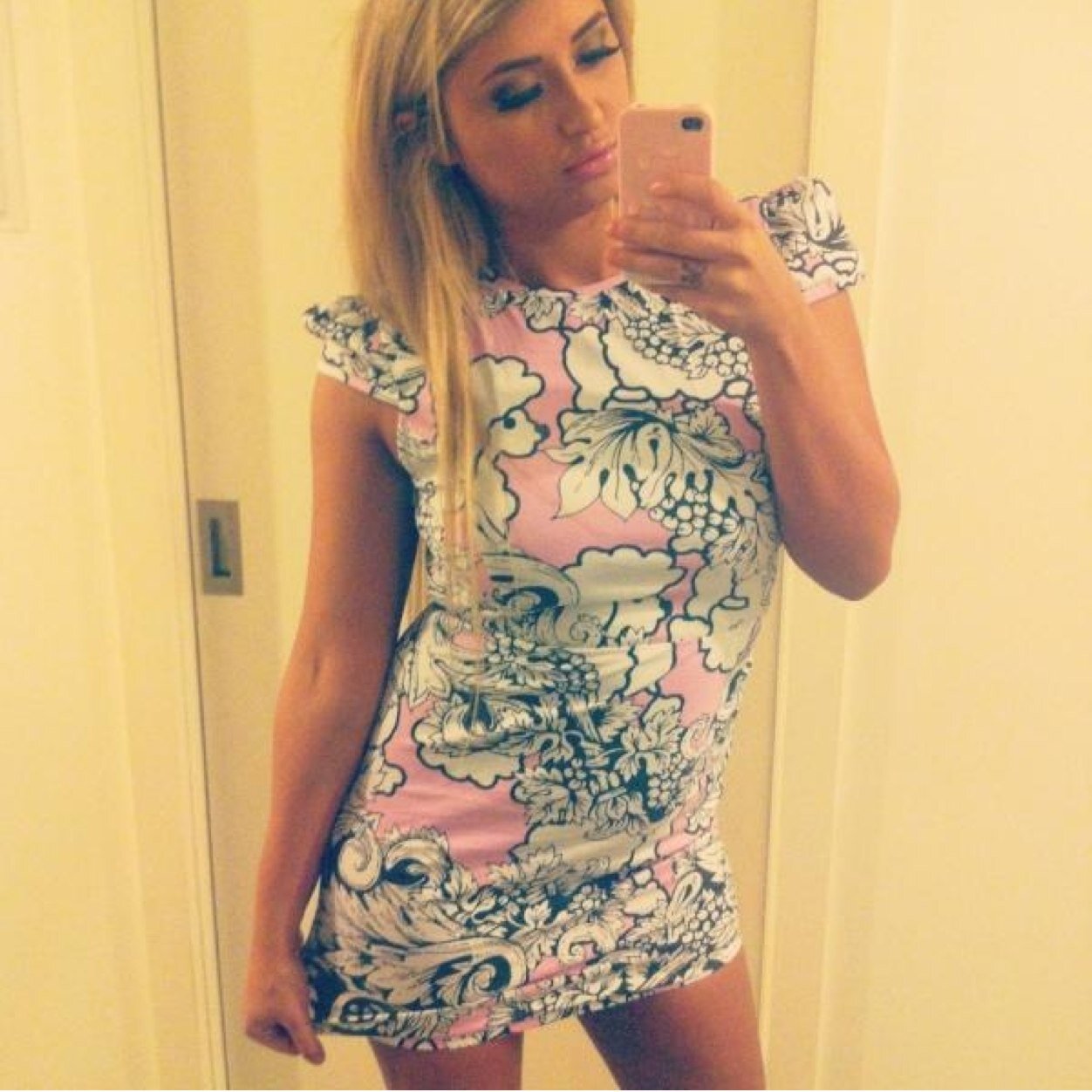 Im a girl gamer i like to smoke weed and do fun stuff