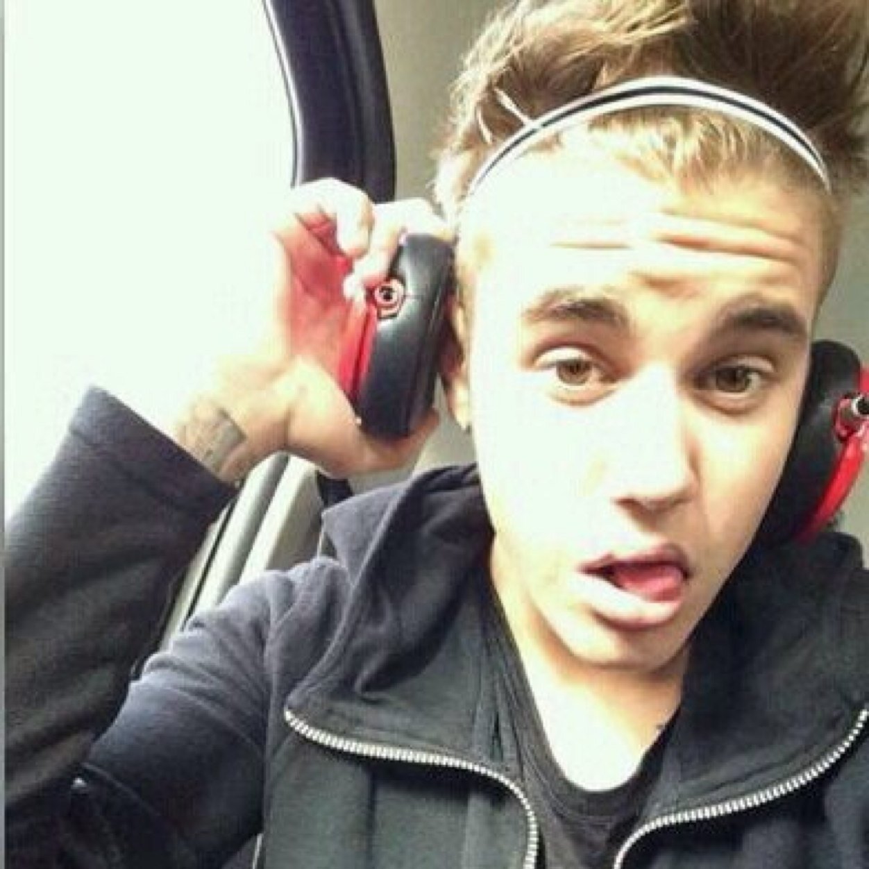 Always a Belieber and Mahomie. @alliesimpson and others follow.