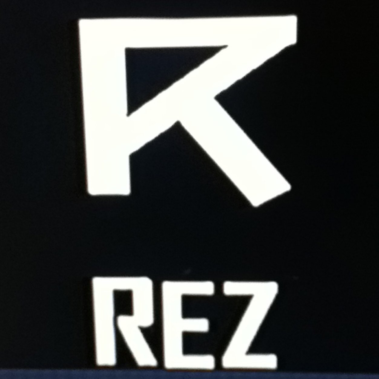 New Clan Rising ! Offical Twitter For The New Sniping Team Rez ! Ran by @Extinct_Skizzy & @ExtinctKiko