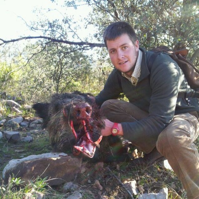 En toda vida de un hombre cazador hay una unica mujer, un unico perro y un irrepetible reclamo. 
                         
                        TOLEDO