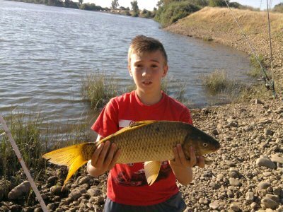 odia la escuela y me encamta el futbol y la pesca