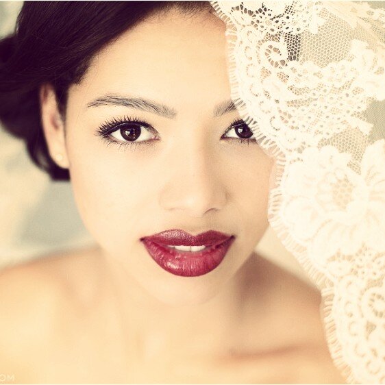 A outgoing girl, who always wears a smile! :) a professional model and dancer.