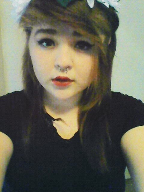 \(^_^)/ making people happy, being my random self and living life basically ^ω^:-$