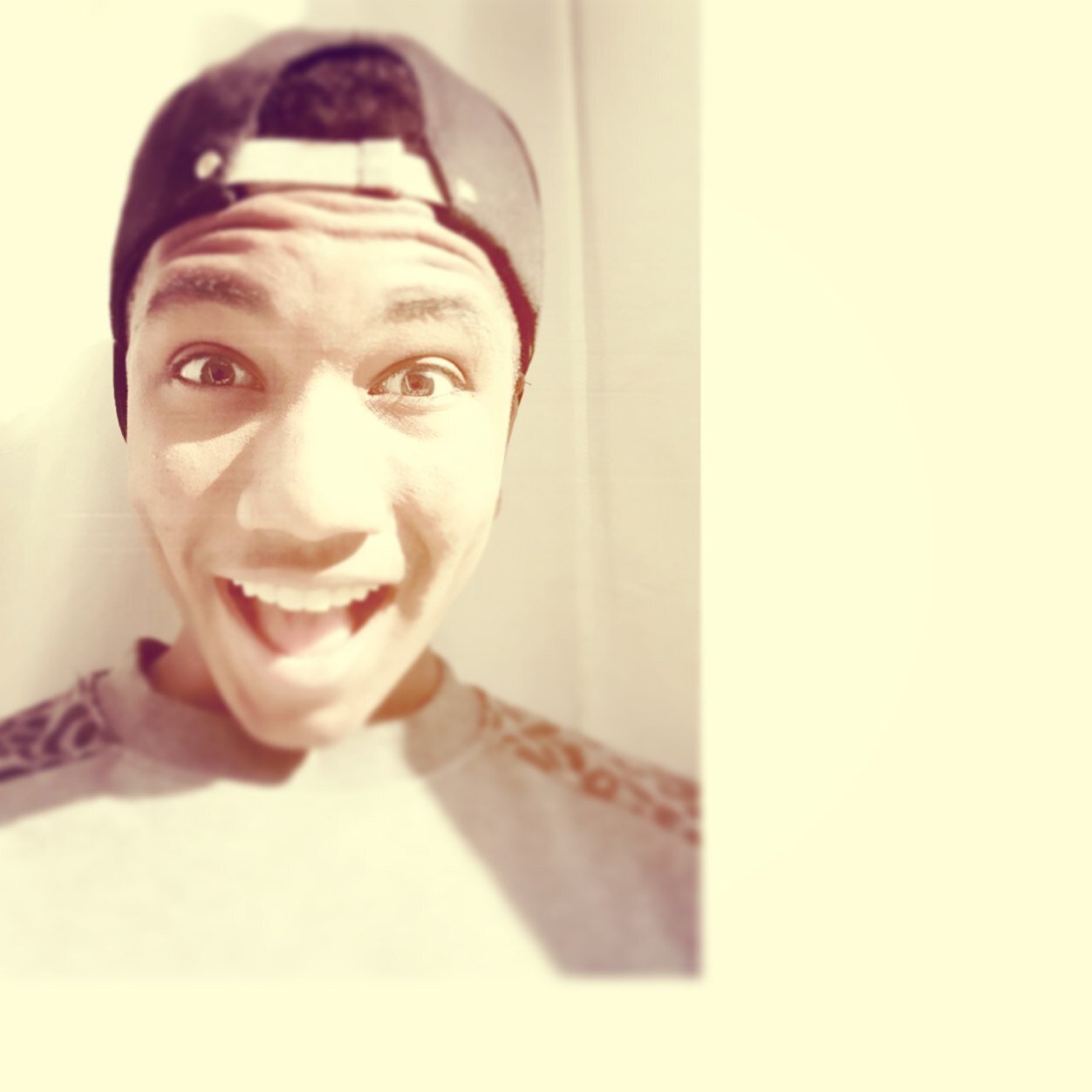 IG: keanufortes || App || Cabo/Suri || WhiteTiger || live like an Immortal || ask: http://t.co/48uluexIyC || Snapp: keaantjuh ||