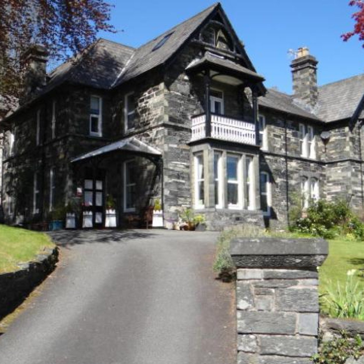 t - 01690 710190. Beautiful 4 Star Bed and Breakfast perfectly located in the picturesque village of Betws-y-Coed.