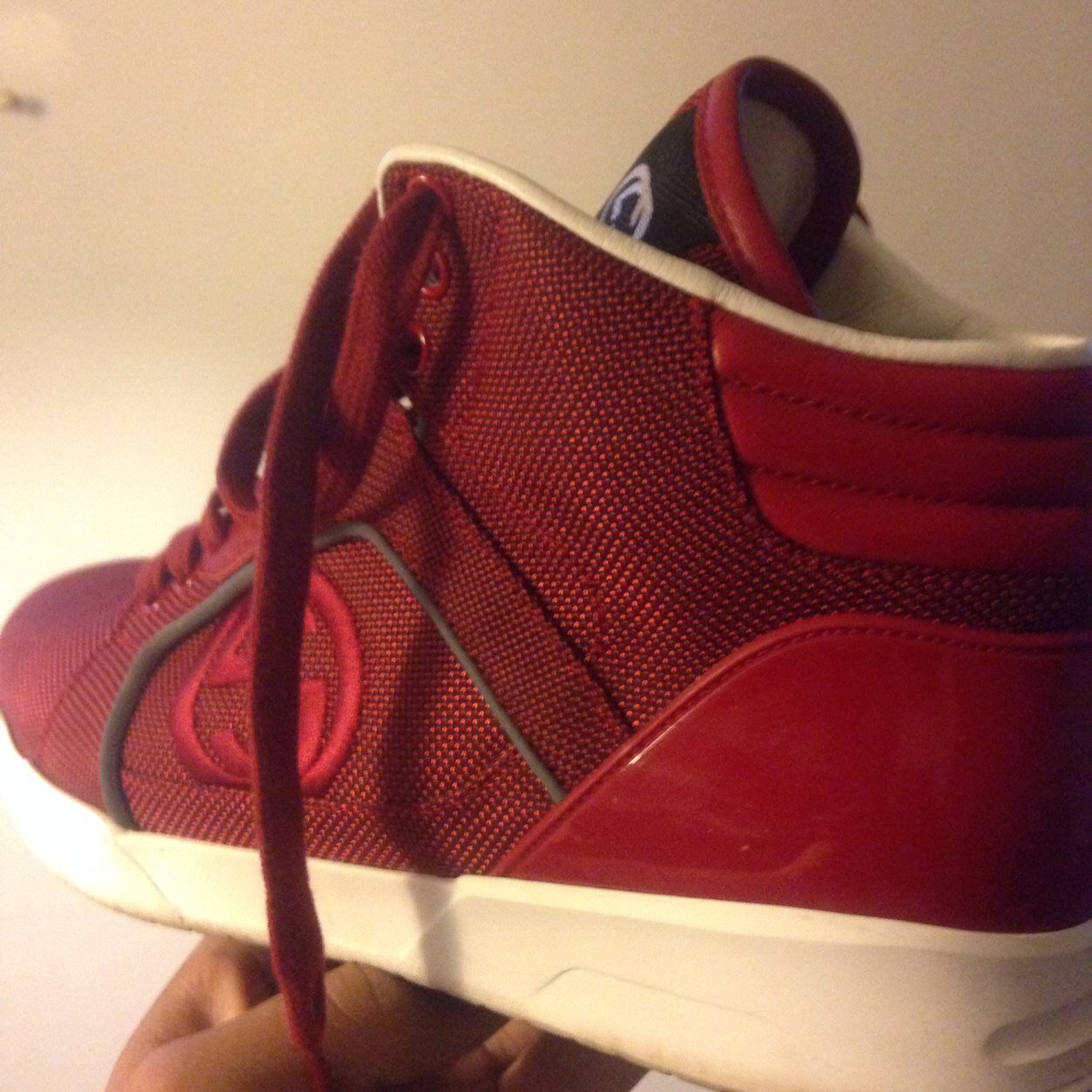 Kool laid back Retro Sneaker Fiene!$