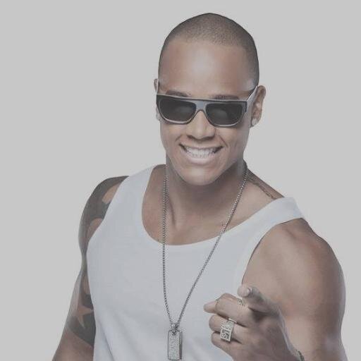 O Fã Clube  Na Cola Do Léo foi criado com intuito de unir os fãs e admiradores do talento,da música e do trabalho do @OLeoSantana ♥