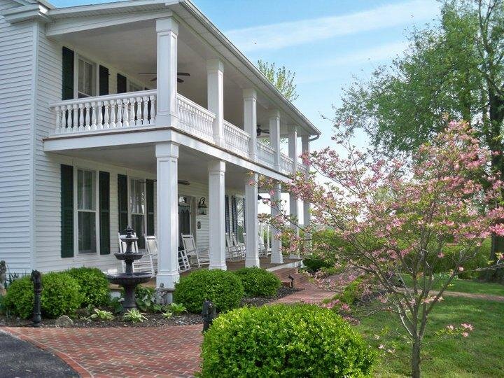 Lake front B&B with relaxing porches & king beds, pvt bathrooms, boat dock, sit by the pool and enjoy the view. Spa pkg with  massage. http://t.co/ZM1HAiyg1s