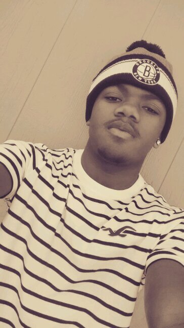 ballislife but school and family comes first i dream of doing it big but getting my education first..follow.