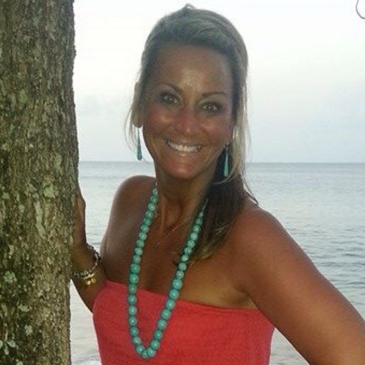 Believes life is 2 short 2 wear pantyhose & world peace starts w/ a cute pair of shoes.