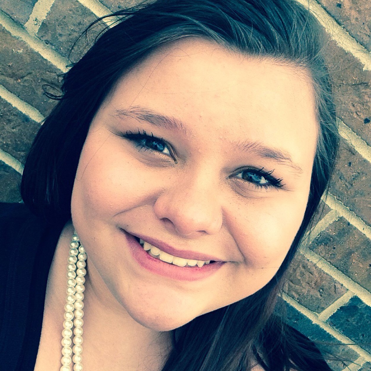 AnnDevin's profile picture. Lights will guide you home And ignite your bones And I will try to fix you