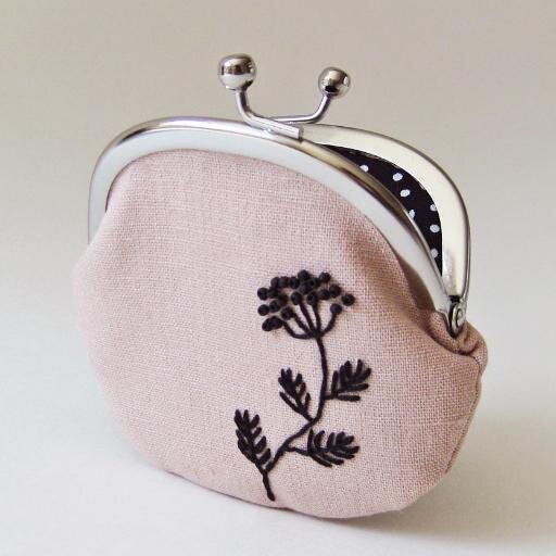 Designer & maker of handmade frame pouches, bags and baby goods.
